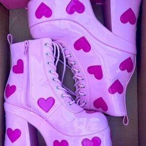 Heart boots 💓